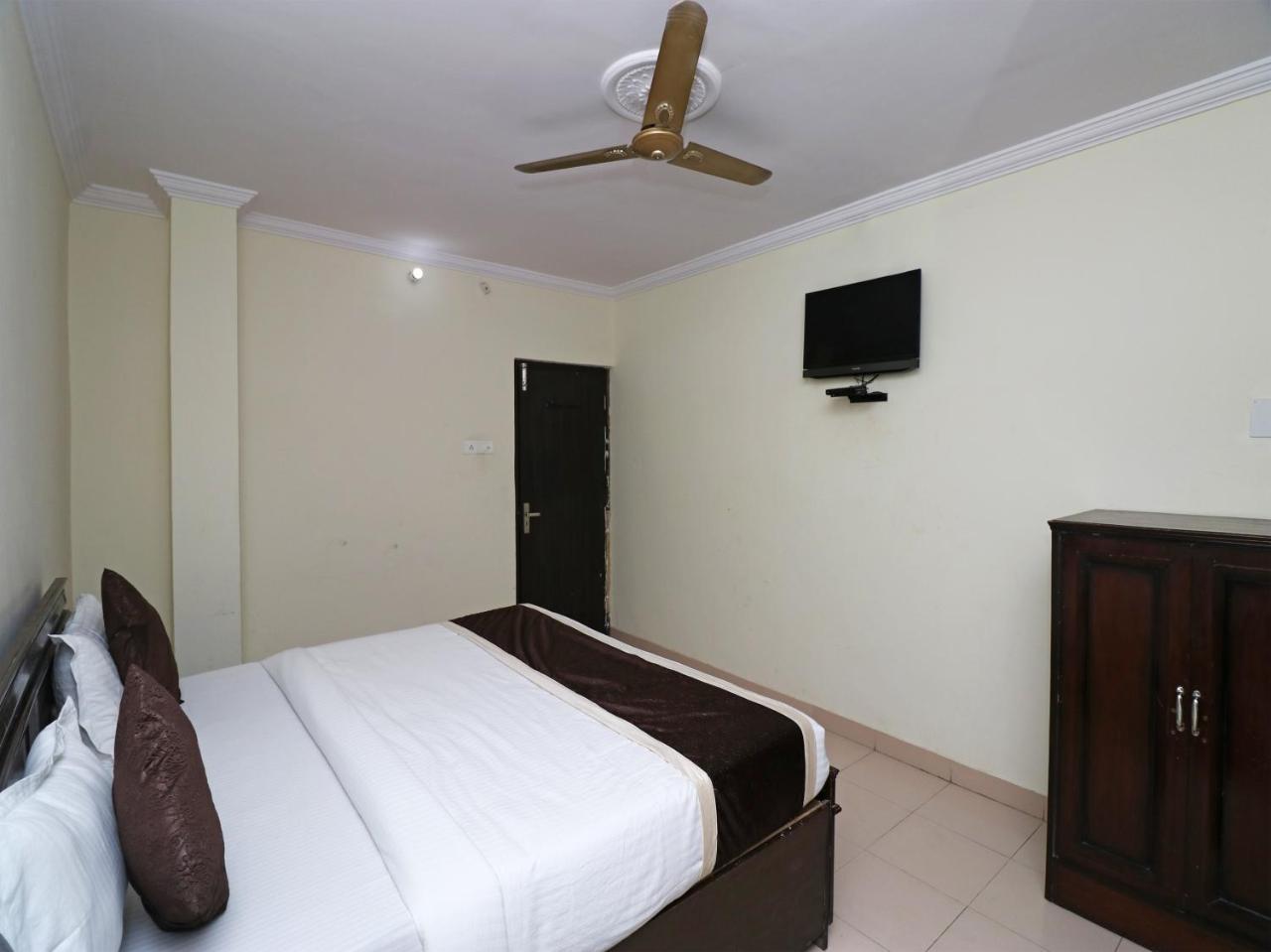 Oyo 23009 Hotel Maxx Lucknow Exterior photo