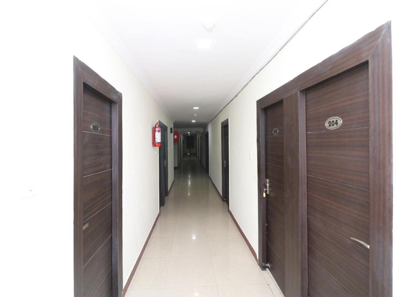 Oyo 23009 Hotel Maxx Lucknow Exterior photo