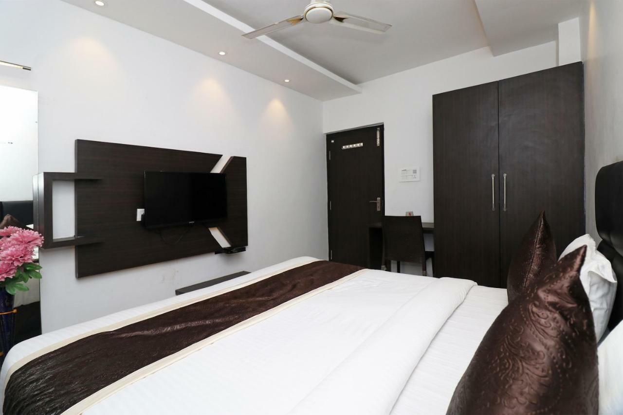 Oyo 23009 Hotel Maxx Lucknow Exterior photo