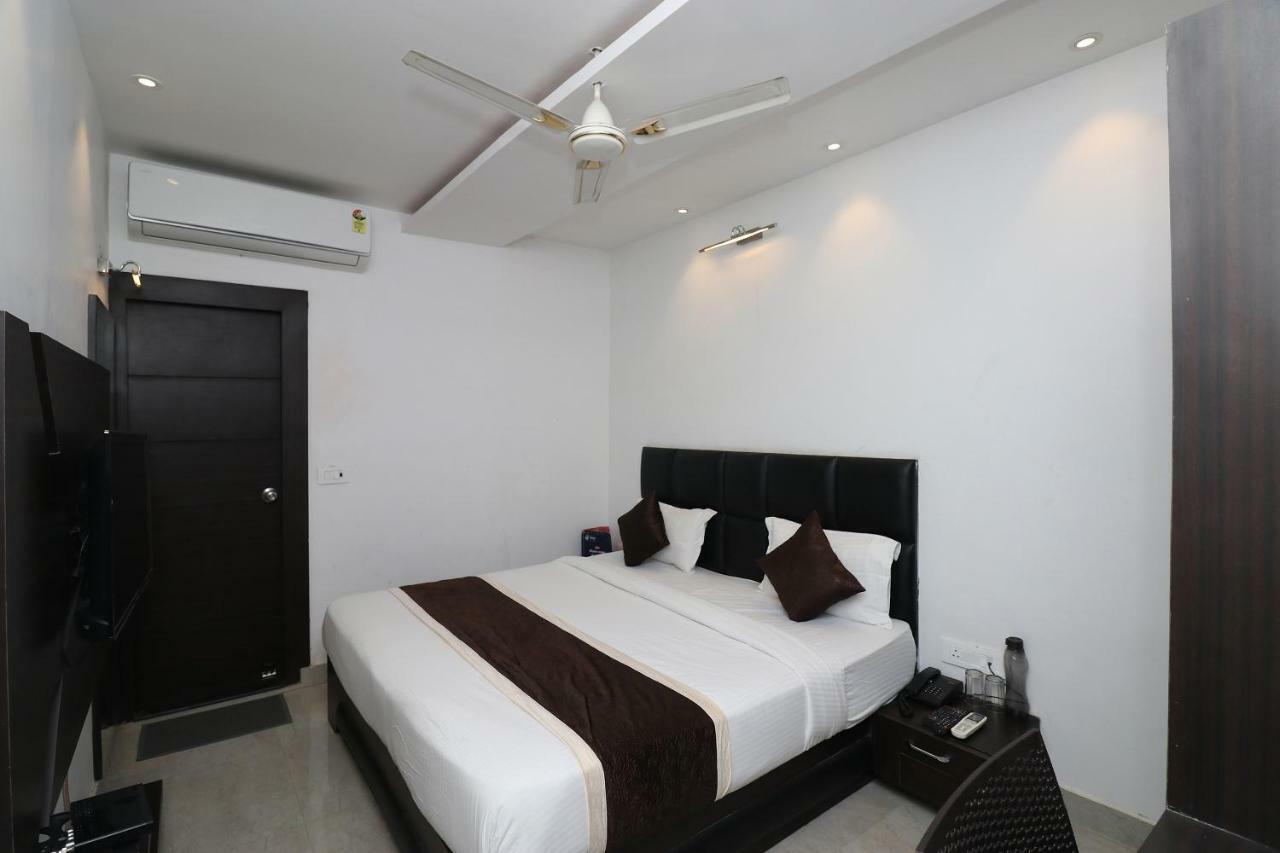 Oyo 23009 Hotel Maxx Lucknow Exterior photo