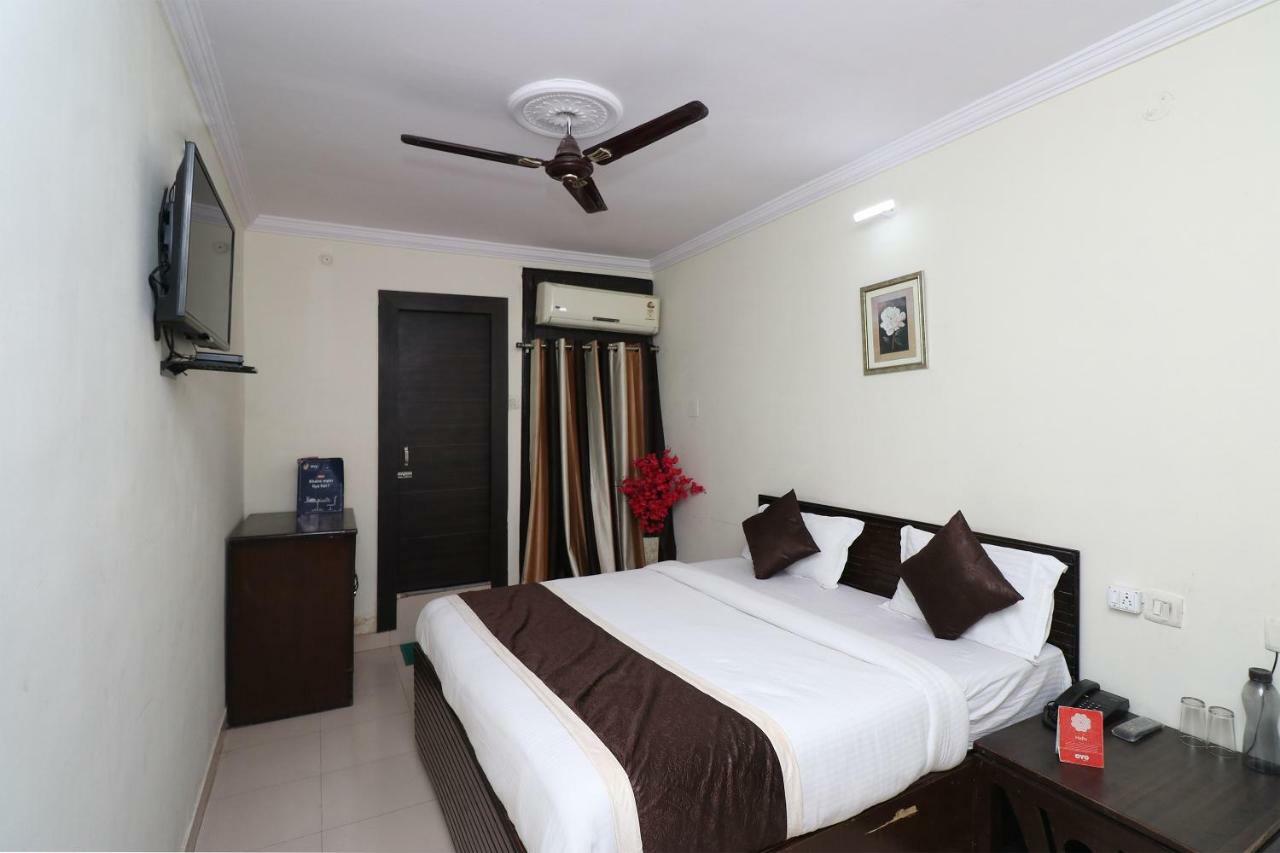 Oyo 23009 Hotel Maxx Lucknow Exterior photo