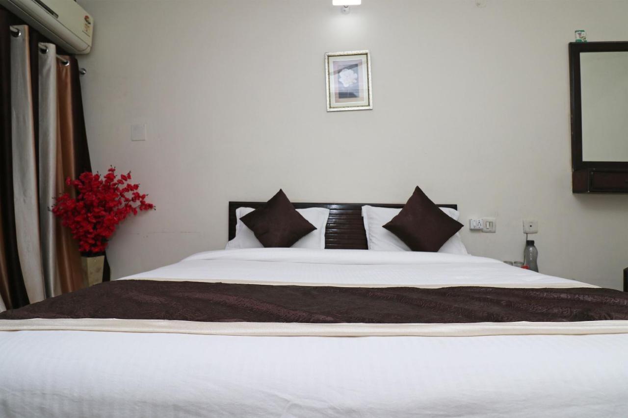 Oyo 23009 Hotel Maxx Lucknow Exterior photo